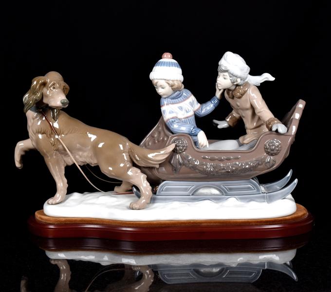 Lladro Nao "Hund med släde och barn" figural porslinsgrupp 1900-tal