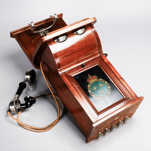 Väggtelefon L.M. Ericsson 1900-talets första hälft 